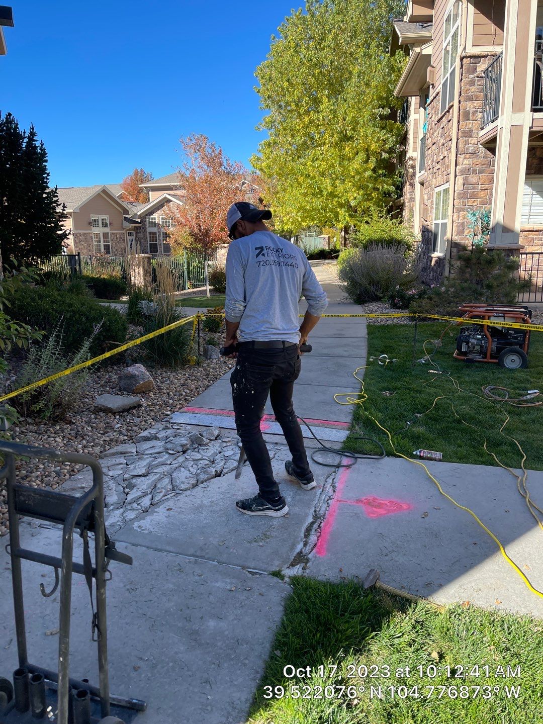 Commercial sidewalk concrete replacement